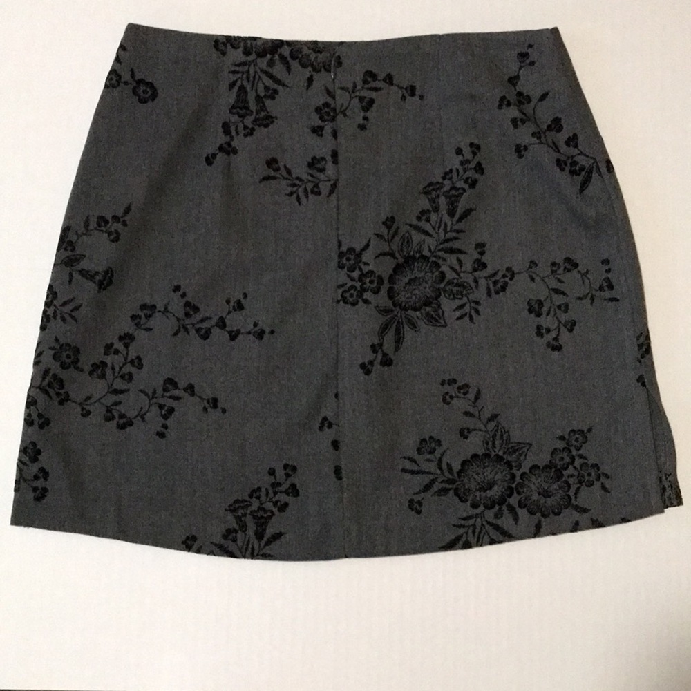 I.L.U. VINTAGE Dark Gray/Black Velvet Embroidery Floral Design Mini Skirt - 7 - Picture 5 of 14